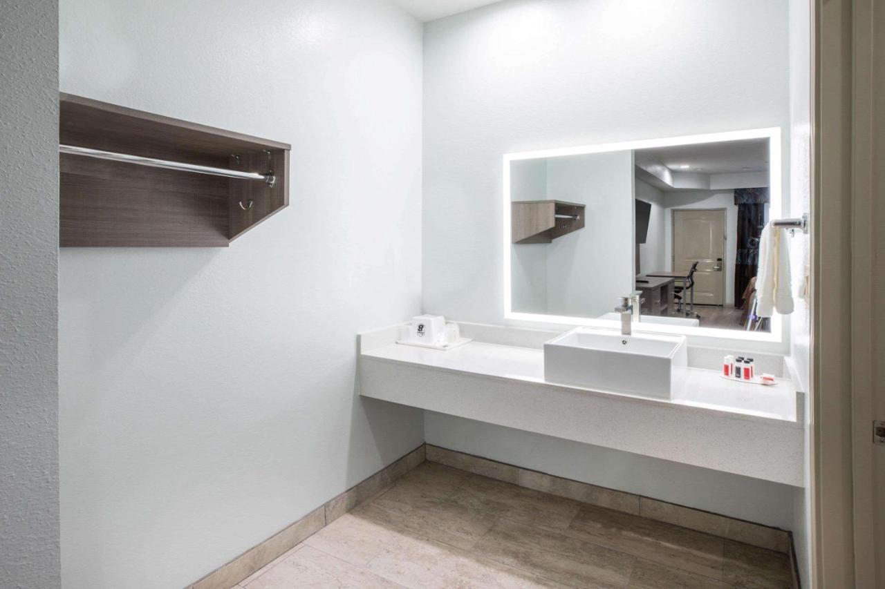 Super 8 By Wyndham Humble Houston Fallcreek Ngoại thất bức ảnh